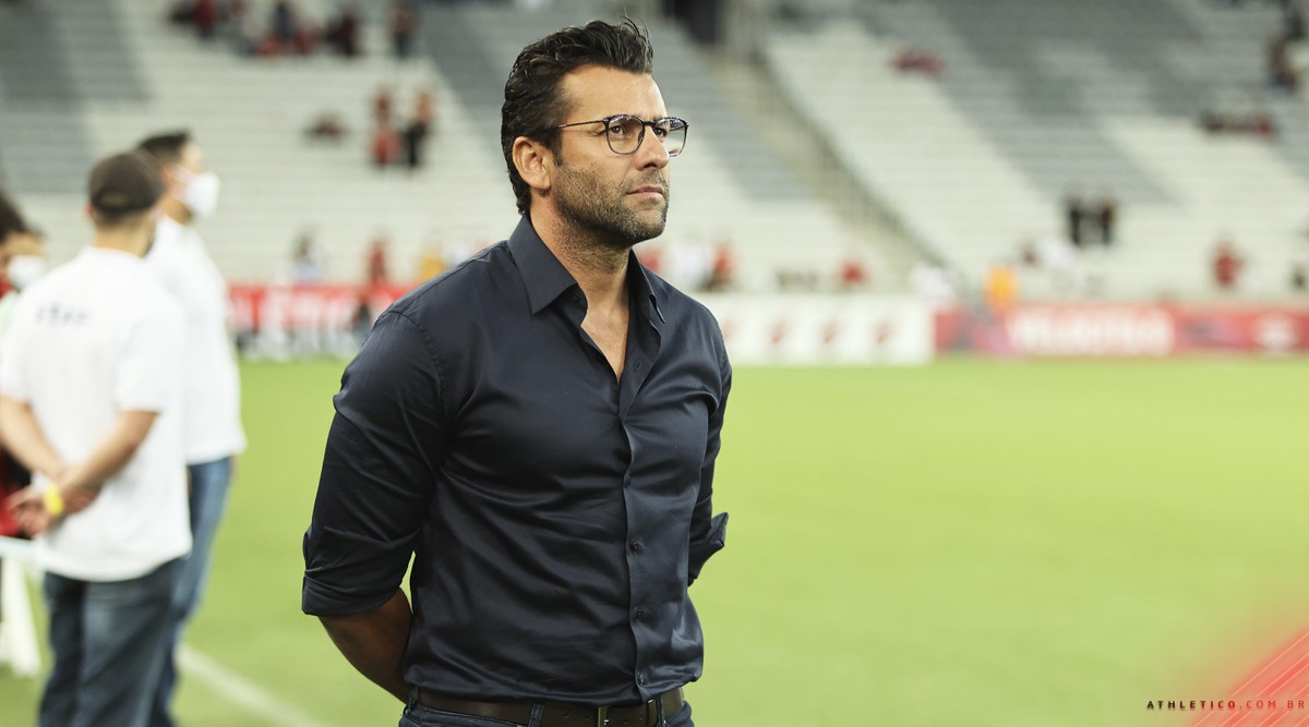 Alberto Valentim deixa o Athletico-PR - Globo.com