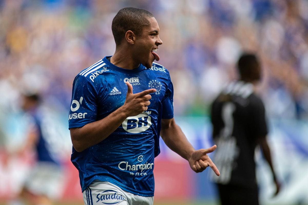 Athletico-PR supera Cruzeiro e atrai Vitor Roque com salário quase 7 vezes maior - O Tempo