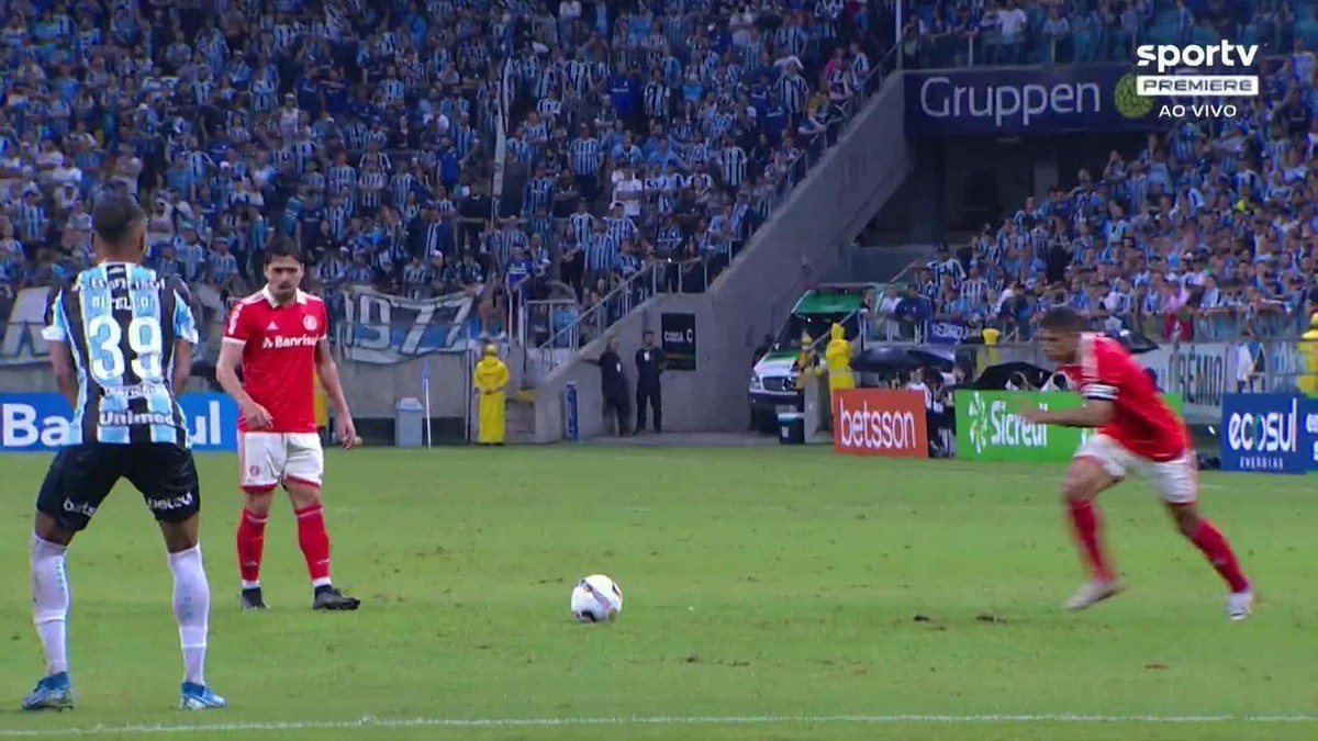 Atuações do Grêmio: Thiago Santos vai mal e Brenno é o melhor do time no Gre-Nal - Globo.com