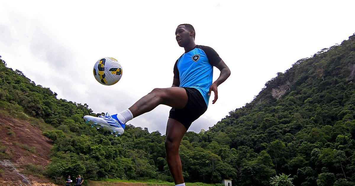 Botafogo: Luís Oyama e Patrick de Paula são regularizados, e Victor Sá é o próximo; Saravia ainda está - FogãoNET