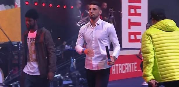 Do inferno ao céu: Calleri é vaiado, mas domina a premiação do Paulistão - UOL Esporte