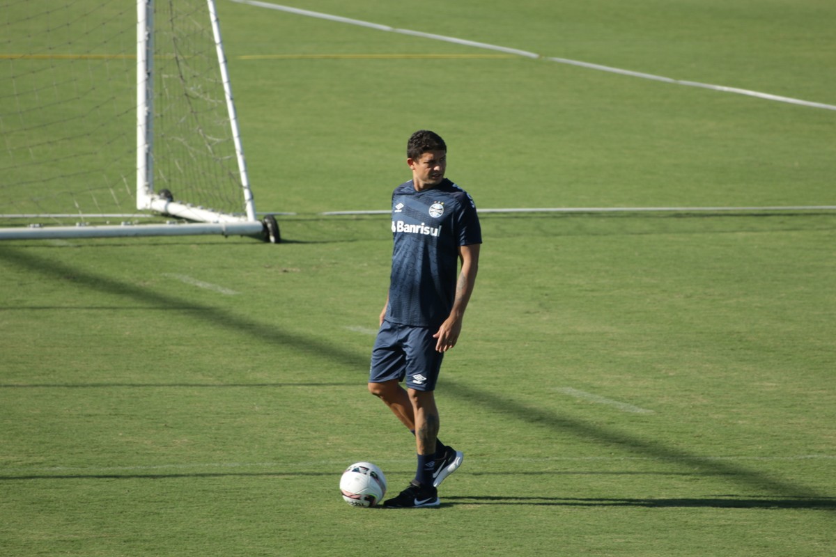 Elkeson faz primeiro treino no Grêmio e aguarda trâmites para ser anunciado como reforço - Globo.com