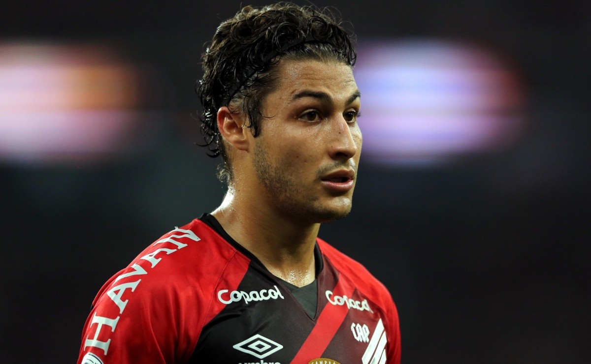 Gigante brasileiro tenta contratação de Marcinho, ex-Athletico Paranaense - Somos Fanáticos Brasil