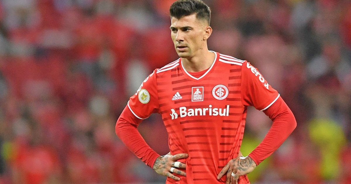 Internacional faz exigências ao Botafogo para liberar Victor Cuesta por empréstimo - FogãoNET