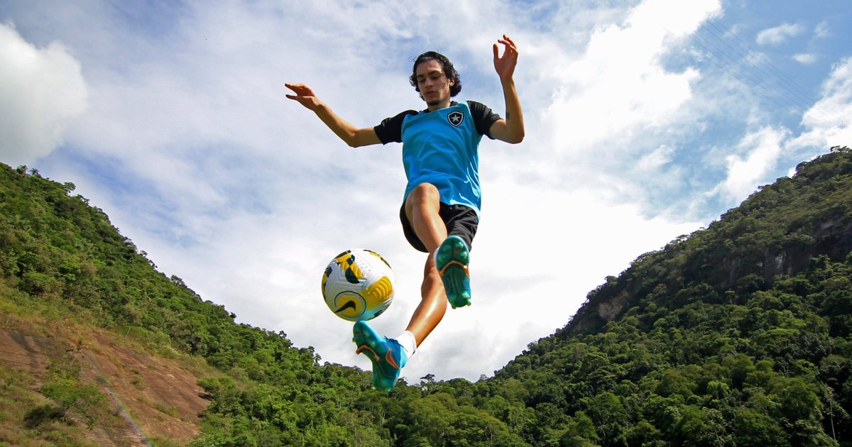Jornal francês lista cinco joias brasileiras que podem brilhar na Europa e inclui dois jogadores do Botafogo - FogãoNET