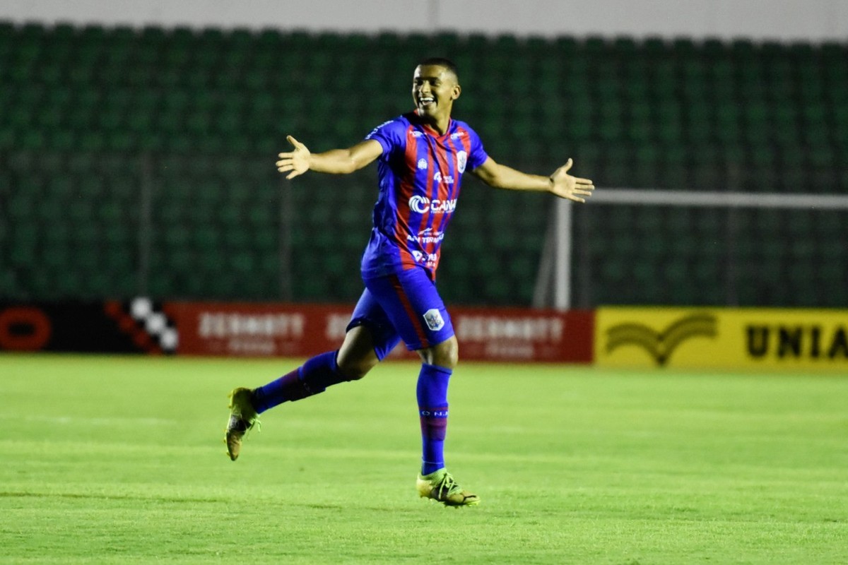 Marcílio Dias anuncia saída do atacante Zé Vitor para o Vasco - Globo.com