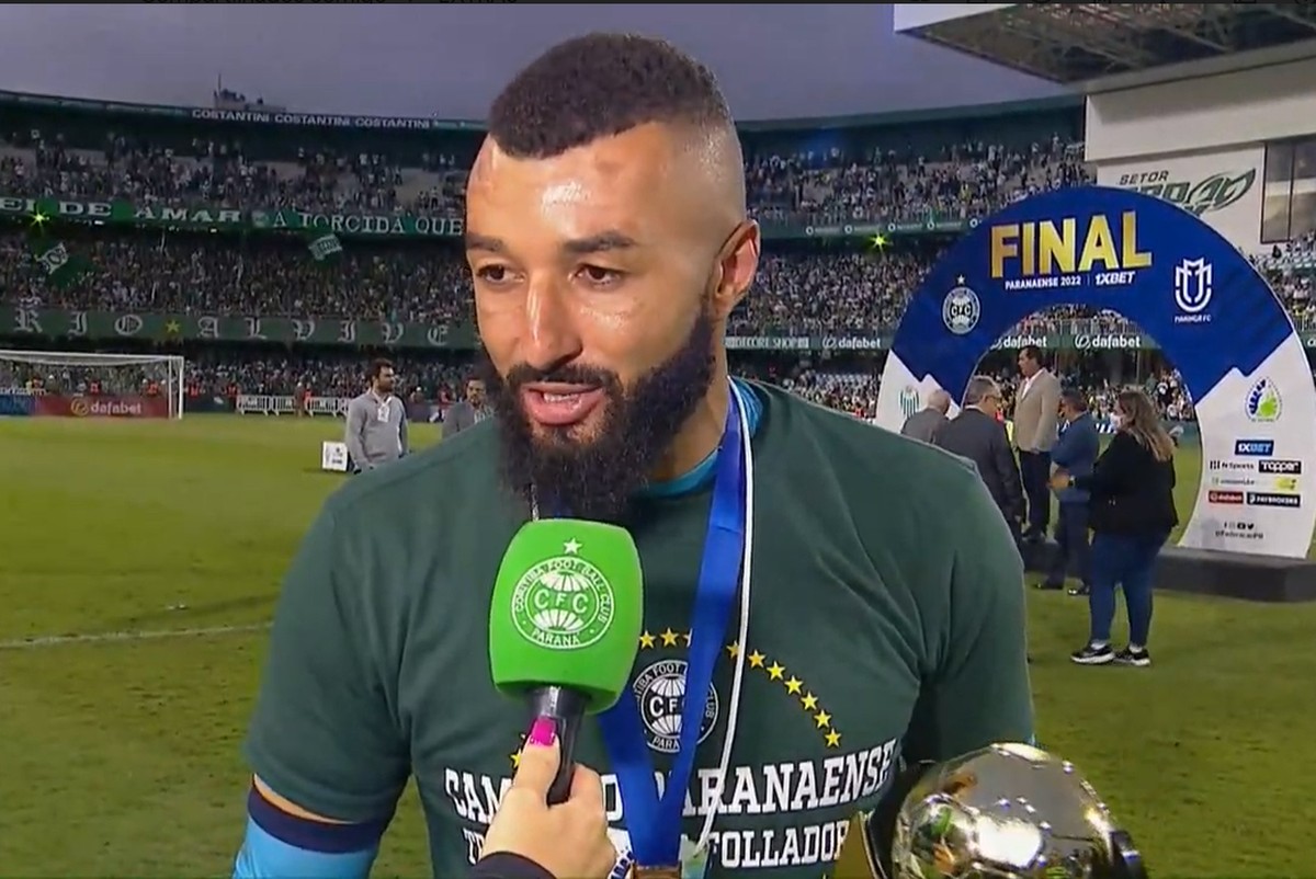 Menos vazado do Paranaense, Muralha é campeão pelo Coritiba e comemora: 