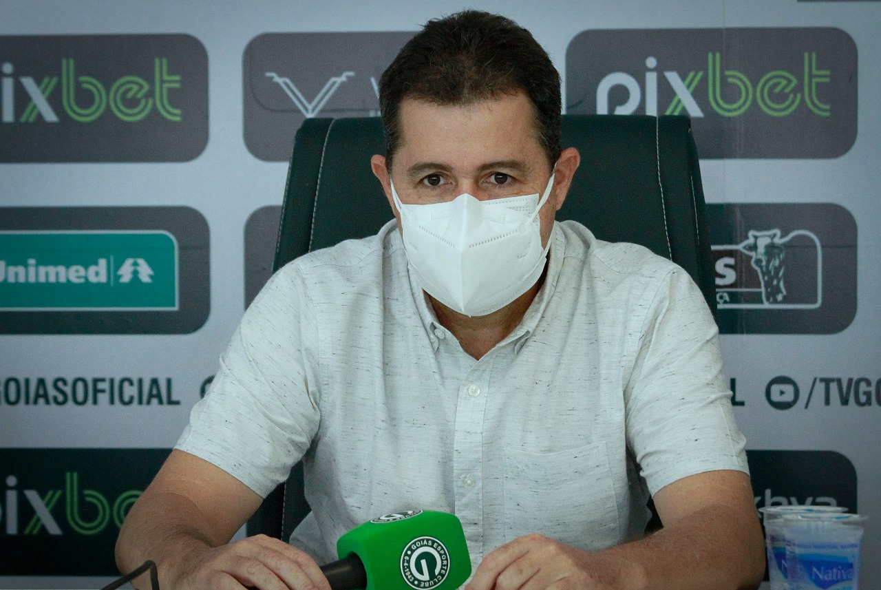 Presidente do Goiás afirma que vai “jogar o troféu no lixo” e clube chama FGF de “esgoto do futebol” - Mais Goiás