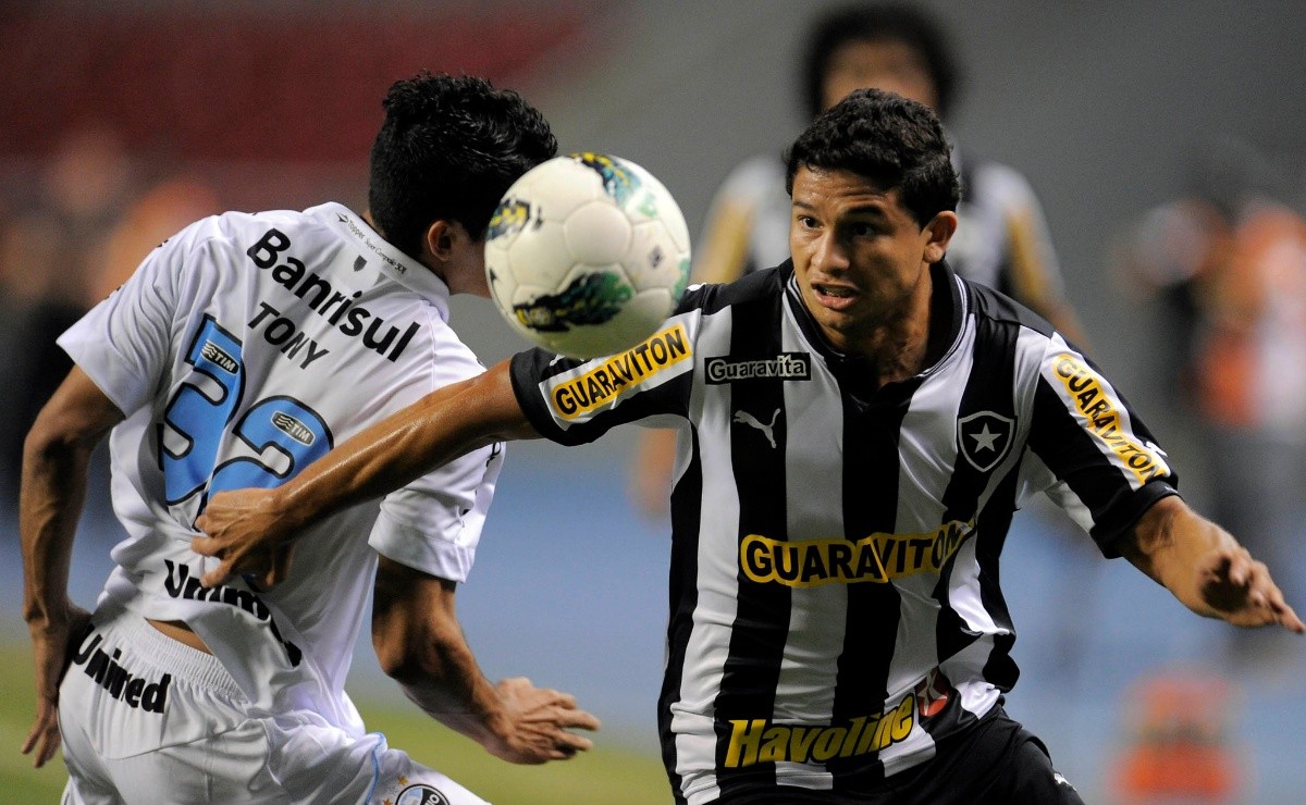 R$ 15,5 MI entram em jogo e Grêmio fecha acordo com Elkeson; detalhes do contrato são expostos - Bolavip Brasil