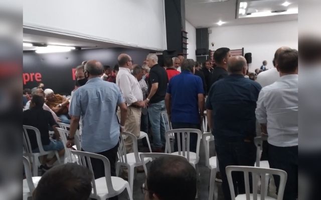 Reunião que define futuro do ex-presidente Bandeira de Mello no Flamengo leva centenas de conselheiros à ... - Coluna do Fla