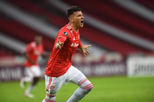 Sem clima no Internacional, Victor Cuesta pode reencontrar bom futebol em mudança de ares para o Botafogo - LANCE!