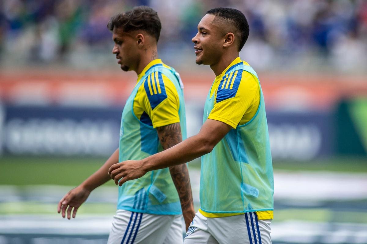 Vitor Roque, do Cruzeiro, viaja para Curitiba e deve assinar com o Athletico-PR - O Tempo
